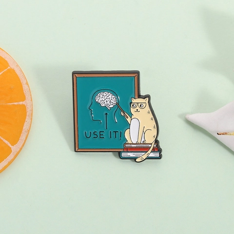 Broche en Alliage Émaillé Créative Chat de Dessin Animé Enseignant Diagramme de Cerveau Use It Épinglette Badge Académique Bijoux