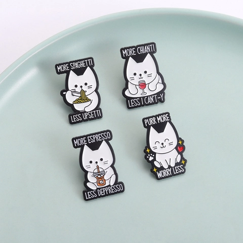 Süße Cartoon Katze Emaille Brosche Pin Set Lustige Essen Trinken Slogans Zinklegierung Abzeichen Für Tägliche Outfit Rucksack Dekoration