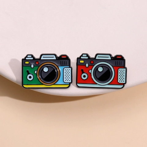 Retro Camera Enamel Pin Creative Photography Camera Brooch Vintage Metal Badge For Clothes Backpack Travel Jewelry Gift
