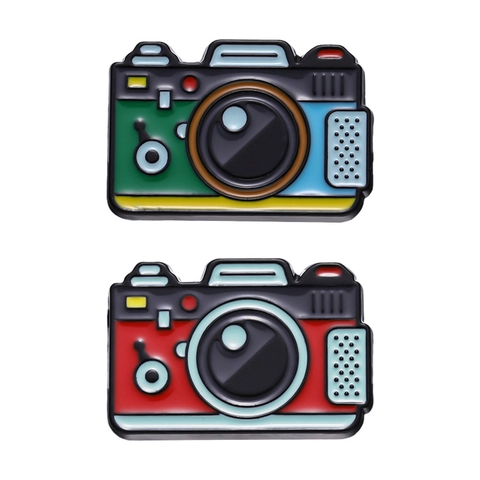 Spilla Smaltata Fotocamera Retro Spilla in Lega Vintage Distintivo Cartoon per Accessori Zaino Vestiti Fotocamera Creativa Gioielli