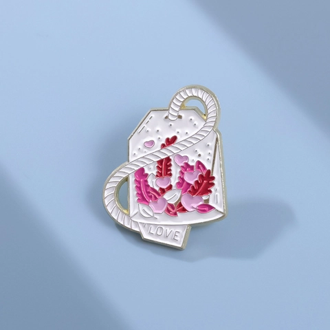 Broche de Esmalte Creativo con Forma de Bolsita de Té Patrón de Corazón y Hoja Etiqueta Love Aleación Joyería Romántica Regalo Para Mujer Decoración de Bolsos