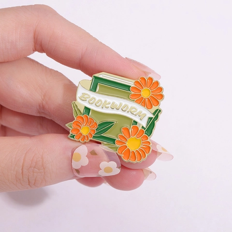 Exquise Broche Florale en Émail Alliage de Zinc Badge de Lettres Inspirantes Marguerite Cœur Tournesol Bijoux pour Femmes