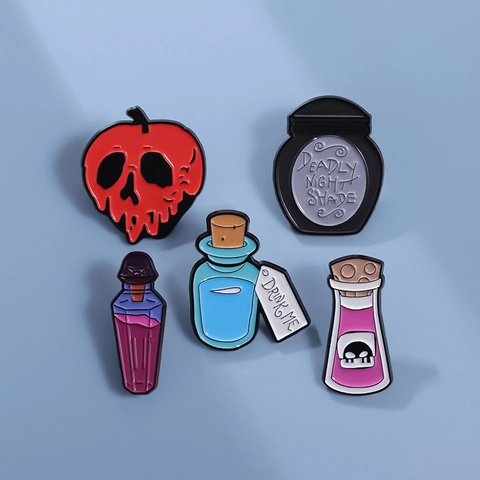 Gothic Alloy Enamel Brooch Magic Potion Bottle Skull Apple Badge Pin For Halloween Party Backpack Clothing Decor Unisex Jewelry