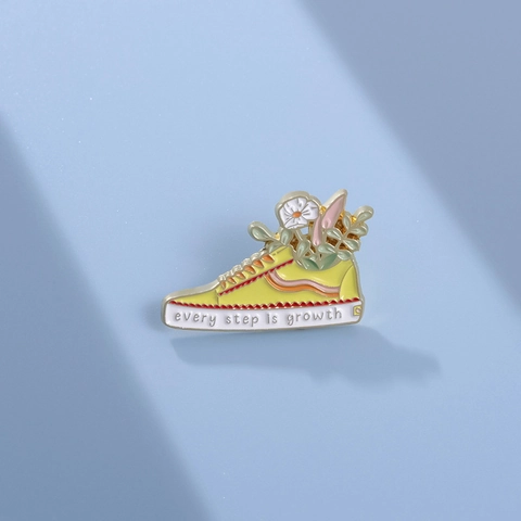 Trendy Alloy Enamel Sneaker Brooch With Flower Every Step Is Growth Slogan Pin For Backpack Jacket Unisex Fashion Jewelry