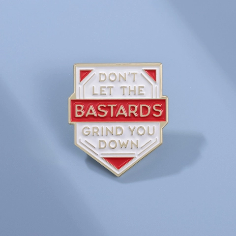 Épingle en Émail Ne Laisse Pas Les Salauds T'écraser Forme Bouclier Broche en Alliage Badge de Citation Motivante pour Veste Sac