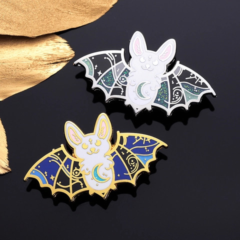 Spilla in Lega Smaltata a Forma di Pipistrello Con Motivo Luna Stella Punk Gothic Cartone Animato Gioielli per Halloween