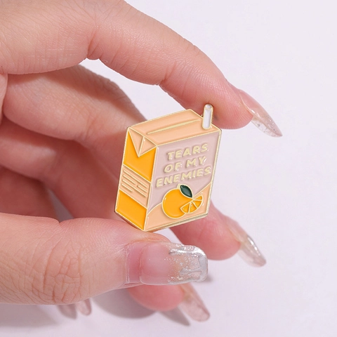 Creatieve Sinaasappelsap Pak Enamel Pin Grappige Tears Of My Enemies Cartoon Melkpak Legering Broche Badge