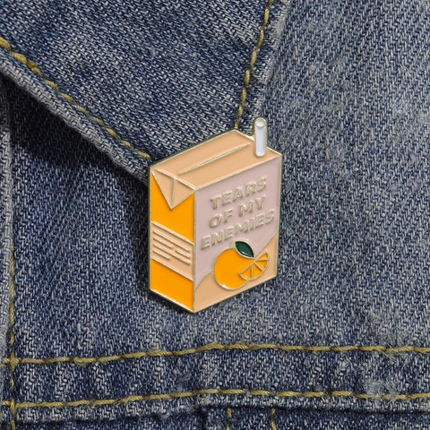 Kreative Orangensaftbox Emaille Pin Tears Of My Enemies Lustiger Slogan Zinklegierung Abzeichen Fruchtgetränk Brosche Für Damen Herren Rucksack Kleidung Zubehör