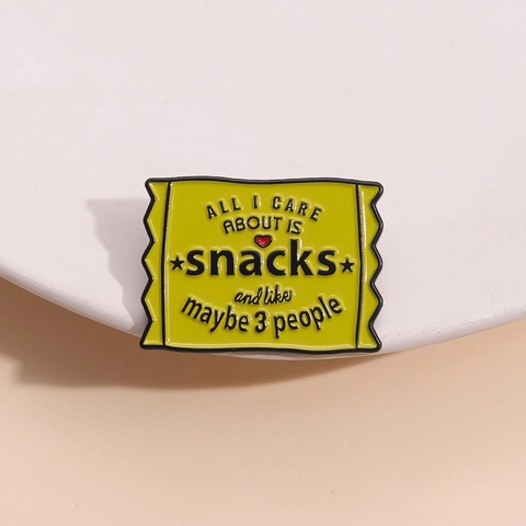 Grappige Snackzakje Emaille Pin Legering Speld All I Care About Is Snacks Belettering Badge Voor Kleding Rugzak Cadeau
