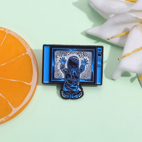 Retro TV Enamel Brooch Horror Film Scene Zinc Alloy Pin Girl Silhouette Badge Vintage Television Lapel Pin For Backpack Clothing