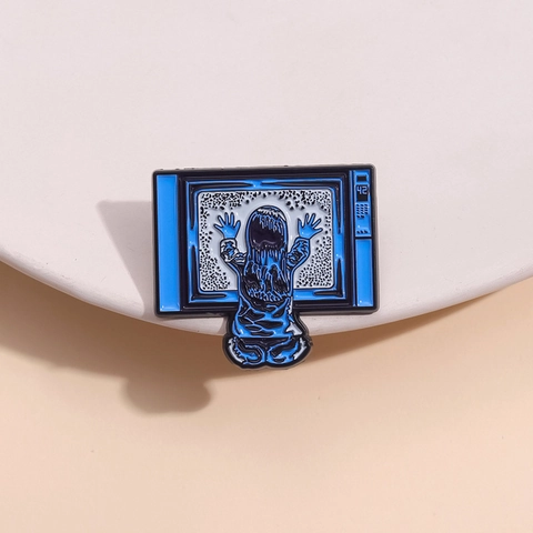 Retro TV Enamel Brooch Horror Film Scene Zinc Alloy Pin Girl Silhouette Badge Vintage Television Lapel Pin For Backpack Clothing
