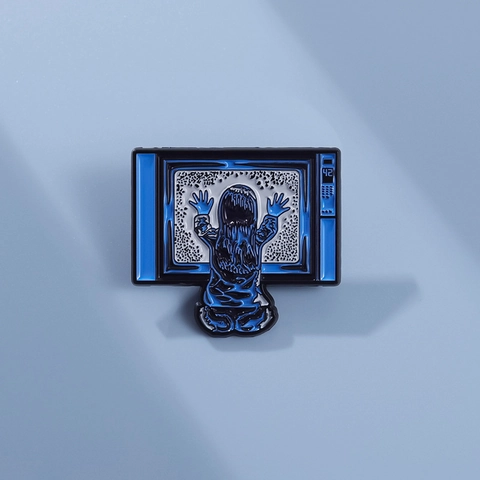 Vintage Televisie Emaille Pin Horror Film Geïnspireerd Meisje Silhouet Statisch Scherm Brosche Badge Zinklegering Sieraden