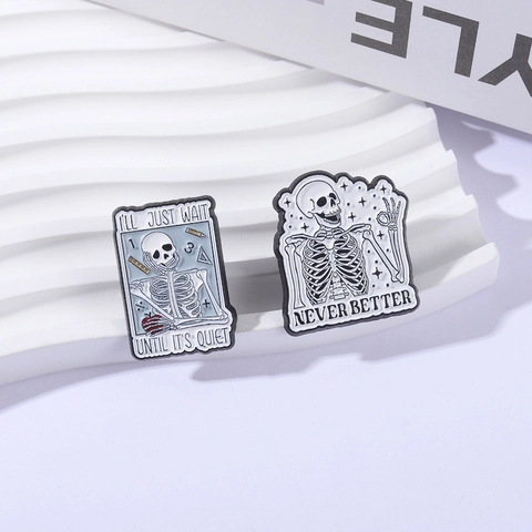 Creatieve Schedel Slogan Emaille Broche Pin Set Wacht Tot Het Stil Is Never Better Zinklegering Badges Punk Decor