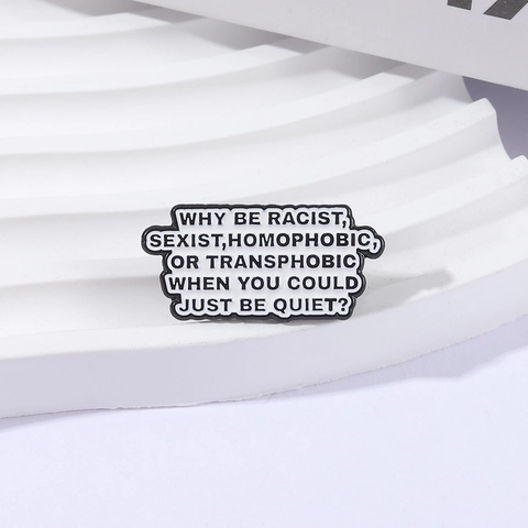 Spilla in Smalto Con Slogan Anti-Discriminazione in Lega di Zinco Pin per Abbigliamento Borsa Zaino Gioielli Cool Regalo