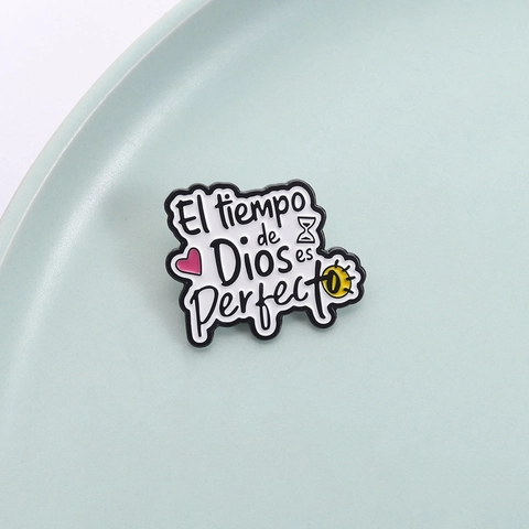 Spanish Quote Enamel Pin El Tiempo De Dios Es Perfecto Heart Hourglass Sun Alloy Badge Brooch For Backpacks Clothing