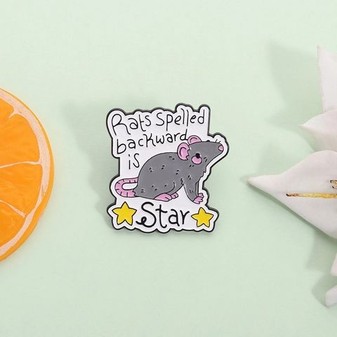 Divertente Spilla in Lega Smalto Cartone Animato Topo Rats Spelled Backward Is Star Distintivo con Scritta Regalo Unisex