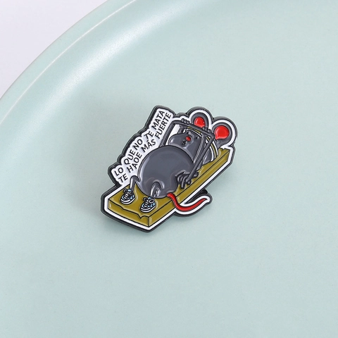 Creative Fitness Rat Enamel Pin Zinc Alloy Cartoon Bench Press Mouse Brooch Funny Spanish Quote Badge Jewelry For Backpack