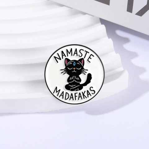 Lustige Meditierende Schwarze Katze Emaille Pin Brosche Namaste Madafakas Zinklegierung Abzeichen Für Kleidung Taschen Deko