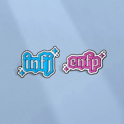 Spilla in Smalto MBTI Personalità INFJ ENFP Distintivo in Lega di Zinco Lettera Gotica Stella per Vestiti Zaino Gioielli di Moda Unisex