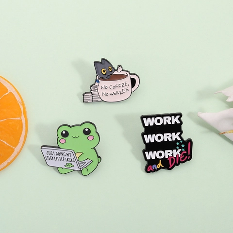 Lustige Cartoon Emaille Brosche Pins Set Für Büroangestellte Katze Frosch Slogan Legierung Abzeichen Für Rucksack Kleidung Deko Pins