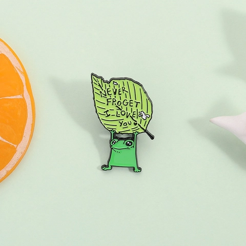 Divertido Broche de Esmalte Rana de Dibujos Animados Con Hoja Never Froget I Love You Eslogan Broche de Aleación Regalo