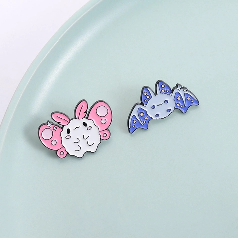 Schattige Cartoon Emaille Mot Vleermuis Broche Pin Zinklegering Dier Sterren Badge Voor Kleding Rugzak Decoratie Sieraden Cadeau