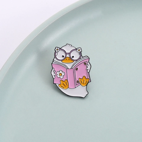 Cute Cartoon Reading Duck Alloy Enamel Brooch With Purple Glasses Pink Book Pin For Clothes Backpack Backpack Hat Decoration