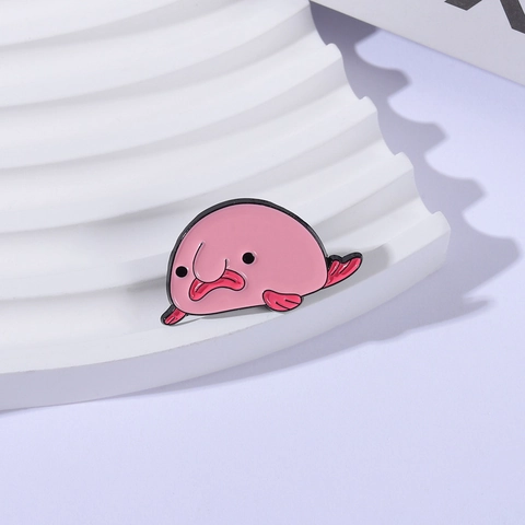 Divertente Spilla in Smalto a Forma di Pesce Goccia Rosa Cartone Animato Animale Marino Lega di Zinco Spilla per Zaino Vestiti