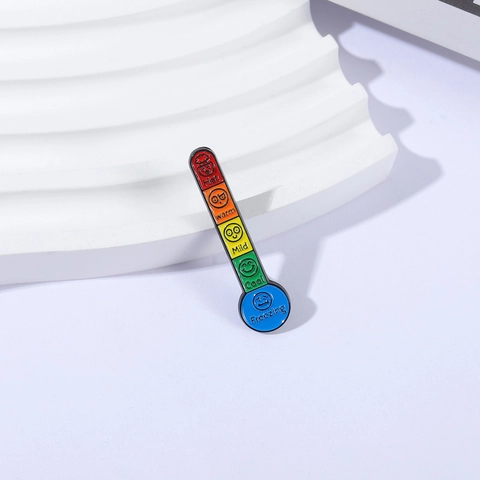 Spilla in Smalto Termometro Creativa Simpatico Cartone Animato in Lega di Zinco Indicatore di Temperatura Emozionale Distintivo Gioiello Regalo
