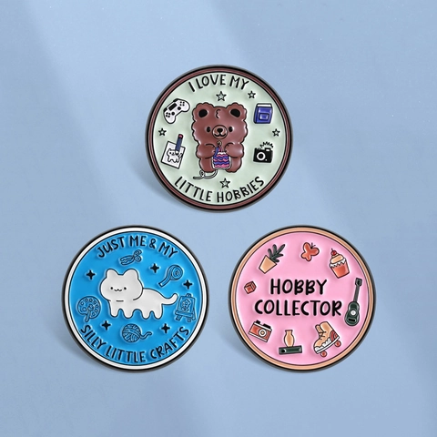 Spilla in Smalto Cartoon Orso Gatto Tonda in Lega di Zinco Con Motivi Hobby per Zaino Decorazione Abbigliamento Gioielli Regalo
