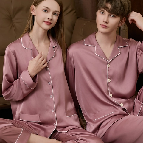 Completo Pigiama in Satin per Coppia Uomo Donna Manica Lunga Scollo a V con Bottoni Indumenti da Notte con Profilo a Contrasto Effetto Seta