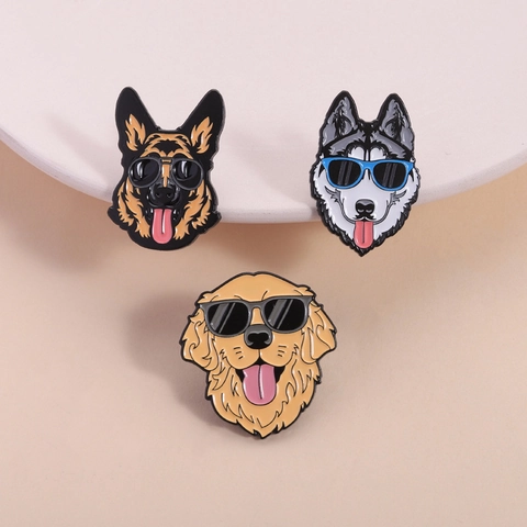 Spilla Cane con Occhiali da Sole Pin in Smalto Cartone Animato Distintivo in Lega di Zinco Golden Retriever Husky Gioielli Regalo