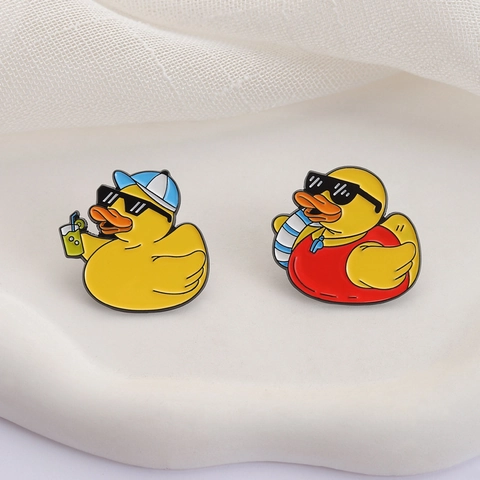 Cartoon Yellow Duck Enamel Brooch Pin Zinc Alloy Summer Beach Lifeguard Sunglasses Duck Badge For Clothes Backpack Jewelry