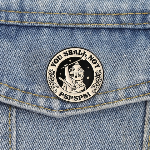Broche Créative en Émail Chat Sorcier You Shall Not Pspsps Amusant Animal Badge Rond en Métal Alliage de Zinc Cadeau Bijoux