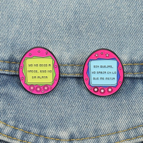 Retro Pink Electronic Egg Enamel Pin Spanish Quote Zinc Alloy Brooch Cartoon Toy Badge Jewelry Accessory For Women Men