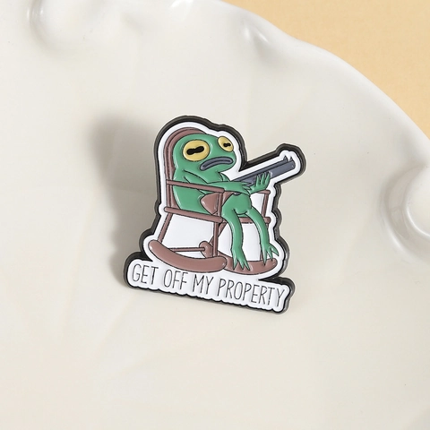 Funny Grumpy Frog Enamel Brooch Get Off My Property Zinc Alloy Cartoon Animal Badge Pin For Clothing Bags Jewelry Decor