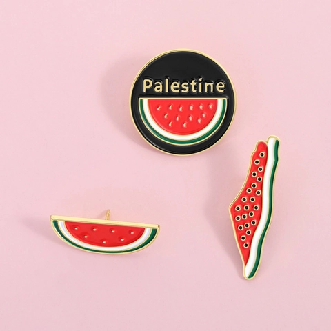 Spilla in Smalto Anguria Palestina Cartone Animato Distintivo in Lega Creativa Spilla da Risvolto Divertente Decorazione per Zaino Abbigliamento Unisex