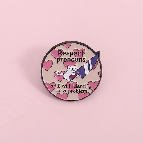 Lustige Cartoon Weiße Katze Mit Messer Emaille Pin Respect Pronouns Runder Badge Pin Brosche Schmuck Für Kleidung Taschen Dekor