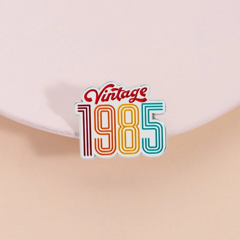 Spilla Vintage 1985 Neon Multicolore in Lega di Zinco Pin 80s Pop Art Distintivo in Metallo per Vestiti Zaino Accessorio Regalo