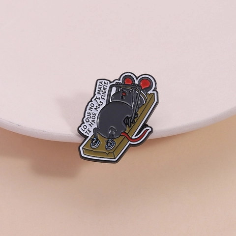 Lustige Cartoon Fitness Maus Emaille Pin Zinklegierung Bankdrücken Mausefalle Brosche Humorvolle Spanische Zitat Revers Badge Schmuck