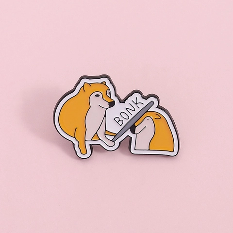Divertente Spilla in Smalto Bonk Doge Meme Simpatica Shiba Inu Cheems Brosche in Lega di Zinco Distintivo per Vestiti Borsa