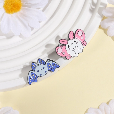 Süße Cartoon Emaille Anstecker Zinklegierung Rosa Motte Blaue Fledermaus Stern Abzeichen Kleidung Rucksack Schmuck Brosche Zubehör