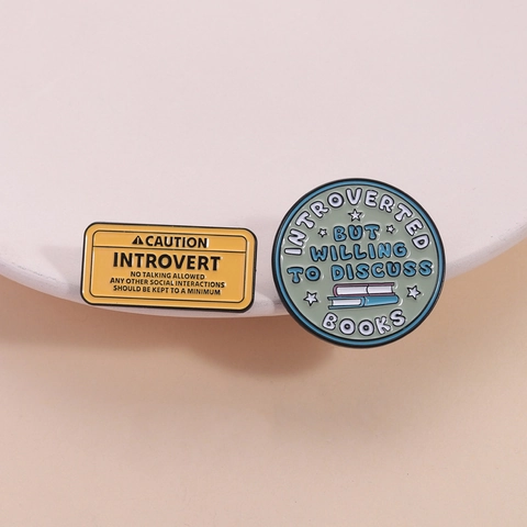 Introvertierte Emaille Pins Caution Introvert Badge Introvertierte Bereit Bücher Zu Diskutieren Zinklegierung Brosche Geschenk
