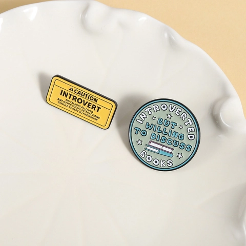Introvertierte Emaille Pins Caution Introvert Badge Introvertierte Bereit Bücher Zu Diskutieren Zinklegierung Brosche Geschenk