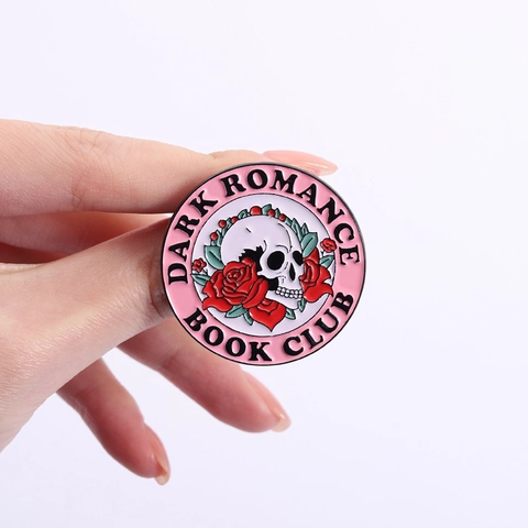 Pin Dark Romance Book Club Gótico Rosa Calavera Rosa Redondo Billete Broche de Aleación de Zinc para Decoración de Ropa Joyería