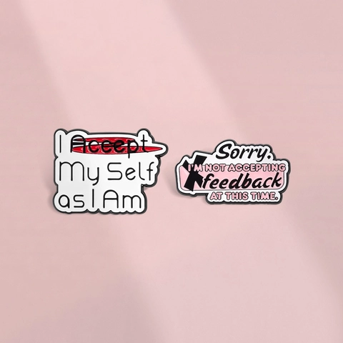 Spille Smaltate Divertenti Con Slogan Sarcastici I Accept Myself Not Accepting Feedback Spilla in Lega Distintivo per Zaino