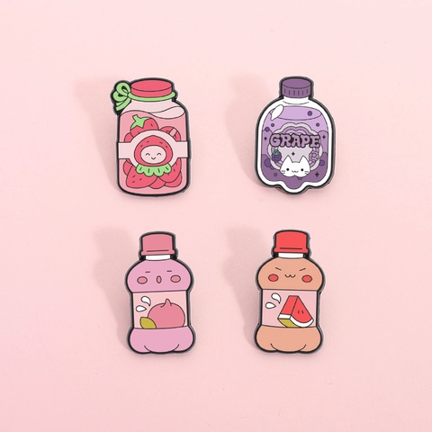 Pins en Émail Bouteille de Jus de Fruits Dessin Animé Alliage de Zinc Fraise Raisin Pêche Pastèque Badges Pour Décoration Vêtements Sacs Bijoux