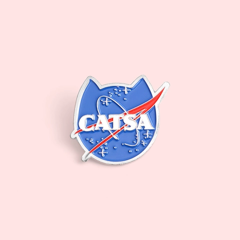 Spilla in Smalto Creativa Gatto Spaziale Parodia NASA CATSA Distintivo Simpatico Cartone Animato Pin in Lega per Zaino Cappello