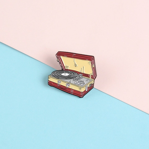 Vintage Suitcase Gramophone Enamel Pin Alloy Retro Record Player Brooch For Clothes Backpack Accessory Punk Style Jewelry Gift