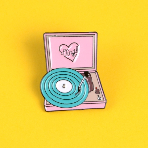 Vintage Suitcase Record Player Enamel Pin Retro Music Phonograph Alloy Brooch Badge For Music Lovers Clothing Decoration Jewelry